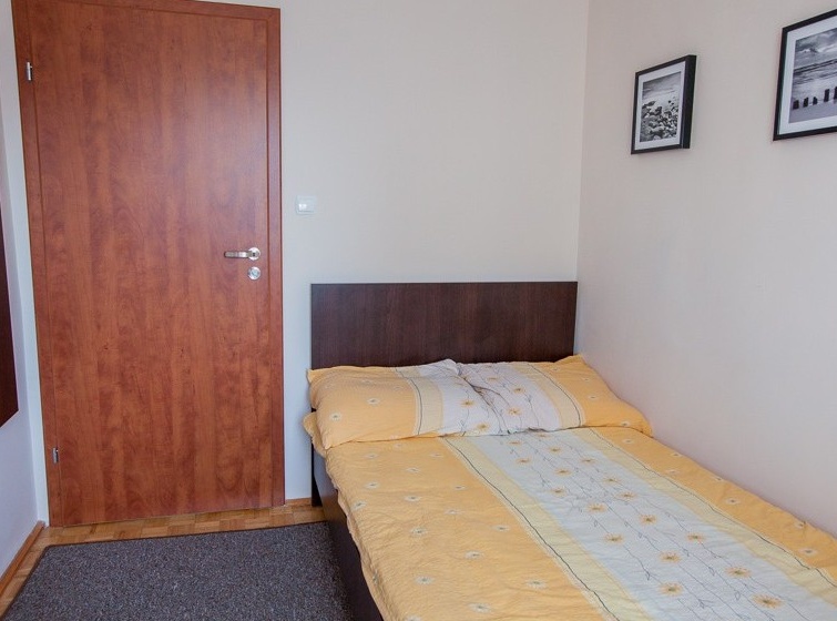 Pokoje gościnne U Mirka pok&oacute;j nr.1 dwuosobowy z łazienką?v=1.0